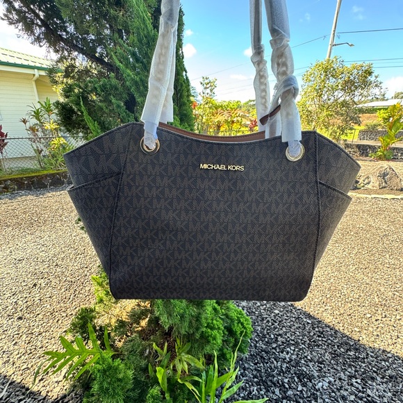 Michael Kors Jet Set Travel Large Chain Tote – Brown (NWT) Retail $558 - Picture 6 of 16